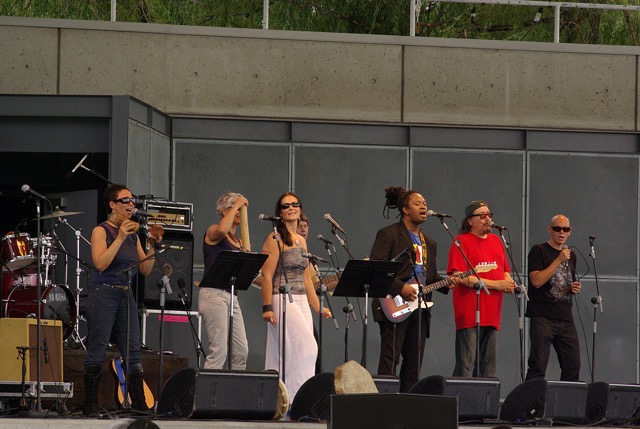 DonneBandHarbourfront.jpg